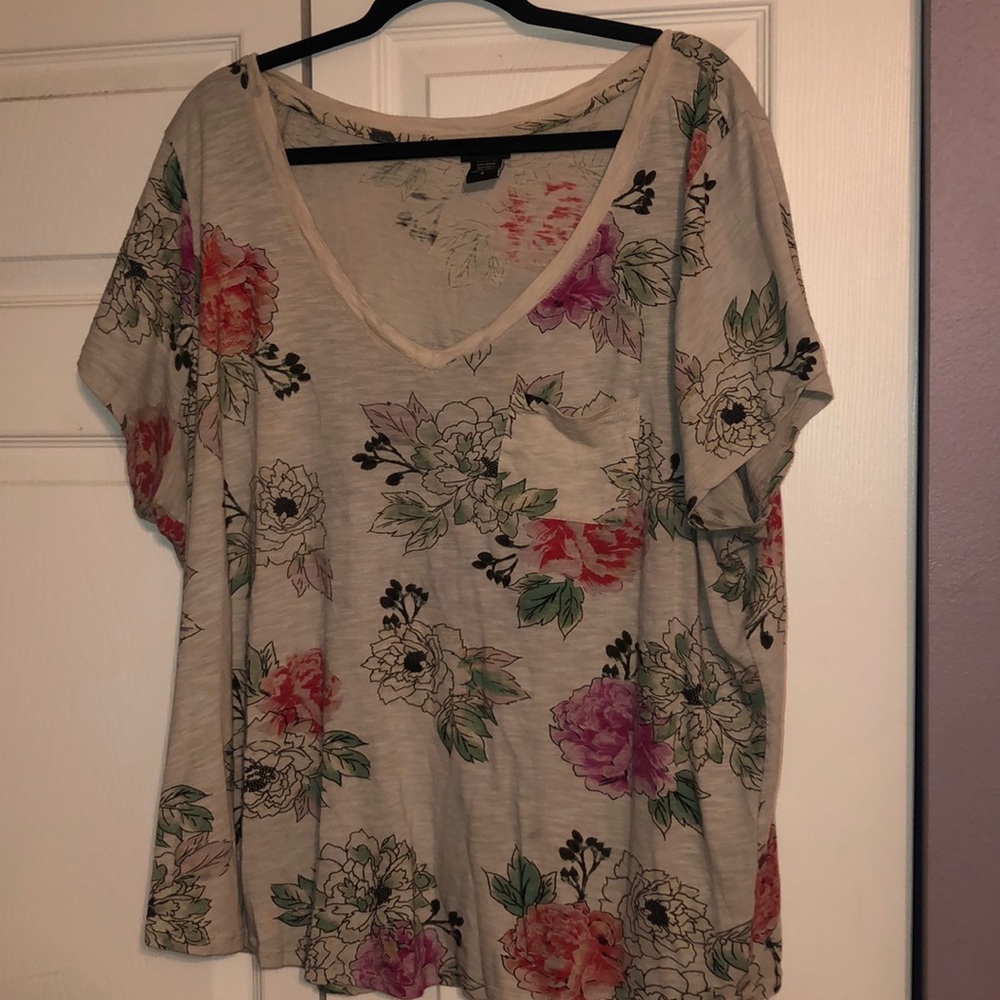 Torrid tan v neck Floral t shirt